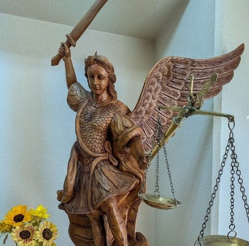 大天使聖ミカエルは天主から全て受けたことを深く知り、それに従って